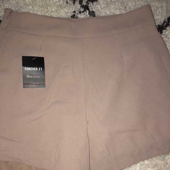 Tan skort - Picture 1 of 2